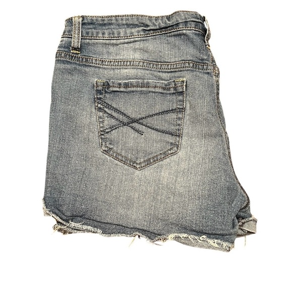 Aeropostale Medium Wash Distressed Midi Jean Shorts with Frayed Hem Size 8 - Picture 7 of 9